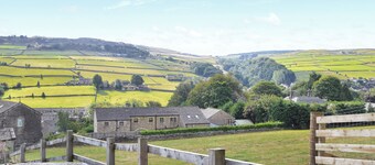 A beautiful rural base around 1. 5 miles from the centre of Holmfirth.