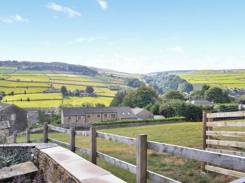 A beautiful rural base around 1. 5 miles from the centre of Holmfirth.