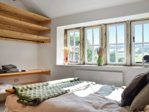 A beautiful rural base around 1. 5 miles from the centre of Holmfirth.