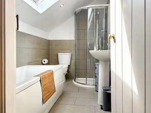 Towels - 4 bedroom accommodation in Groeslon Nr Caernarfon (Groeslon Nr Caernarfon)