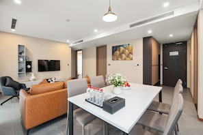 Apartemen Premium, 3 kamar tidur, balkon, pemandangan kota | Tempat makan