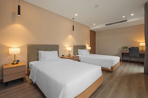 Apartemen Premium, 3 kamar tidur, balkon, pemandangan kota | Meja kerja, ruang kerja ramah laptop, dan setrika/meja setrika