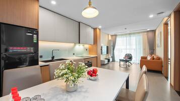 Departamento Deluxe, 3 habitaciones, balcón, vista a la ciudad | Interior