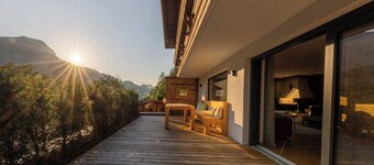 Retraite alpine avec terrasse ensoleillée