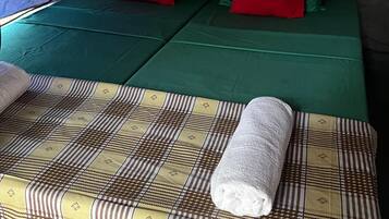 Phòng đôi hoặc 2 giường đơn Tiêu chuẩn, quang cảnh hồ | Bàn