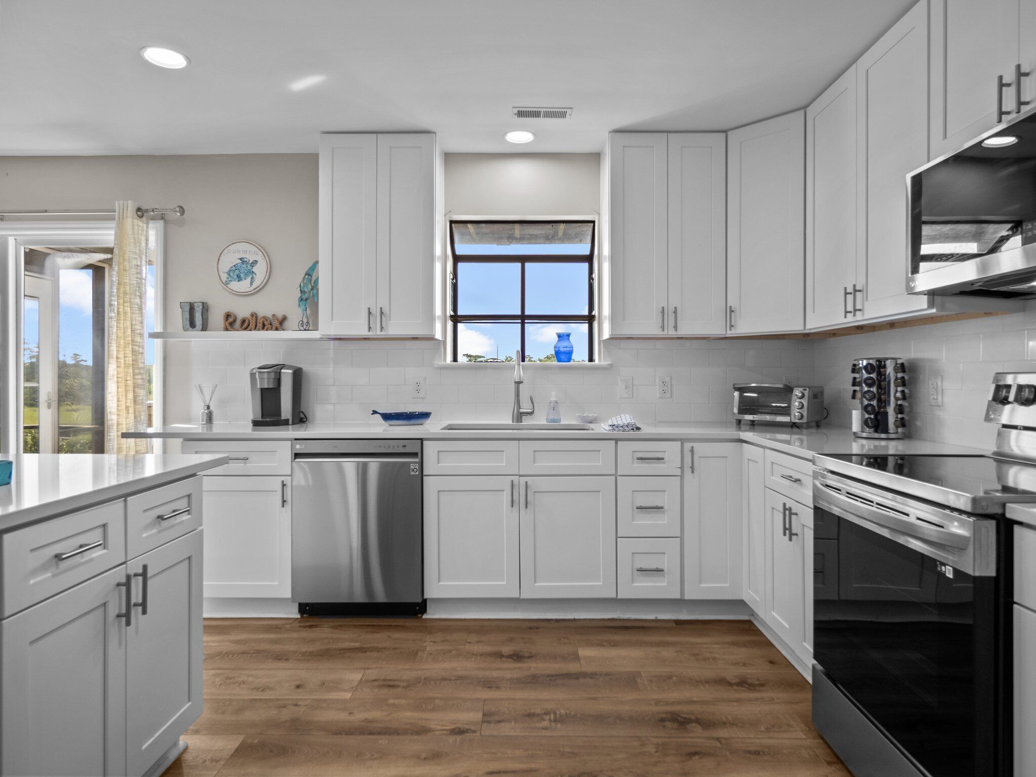 Frigorífic, microones, forn i placa de cuina 