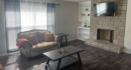 Charming 2-bedroom house in Jefferson City with AC