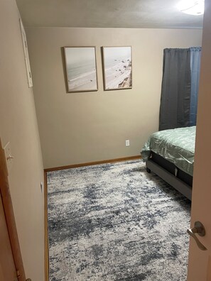 2 habitaciones, tabla de planchar con plancha, wifi y ropa de cama 