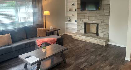 Charming 2-bedroom house in Jefferson City with AC