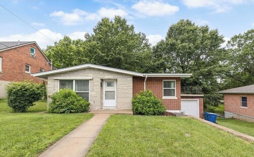Charming 2-bedroom house in Jefferson City with AC