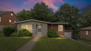 A single-story house with a garage, a front door, and a small front yard. - Charming 2-bedroom house in Jefferson City with AC (Jefferson City)