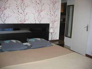 2 habitaciones, tabla de planchar con plancha, wifi y ropa de cama 