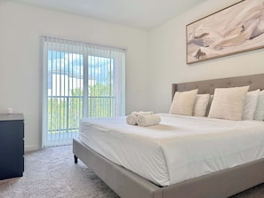 Desk, iron/ironing board, WiFi, bed sheets