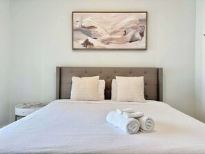 1 habitación, escritorio, tabla de planchar con plancha y wifi 