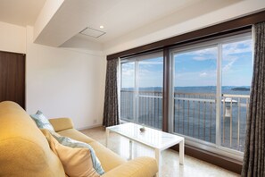 Interior - Ocean Smile  (Shirahama)