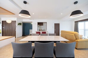Family Apartment, Ocean View | In-room dining