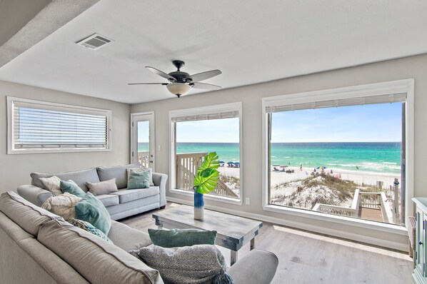 スマートテレビ、暖炉、DVD プレーヤー、ステレオ