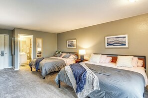 4 bedrooms, iron/ironing board, travel cot, Internet - Margaritaville Lake Resort Home 1 Mi to Marina! (Osage Beach)