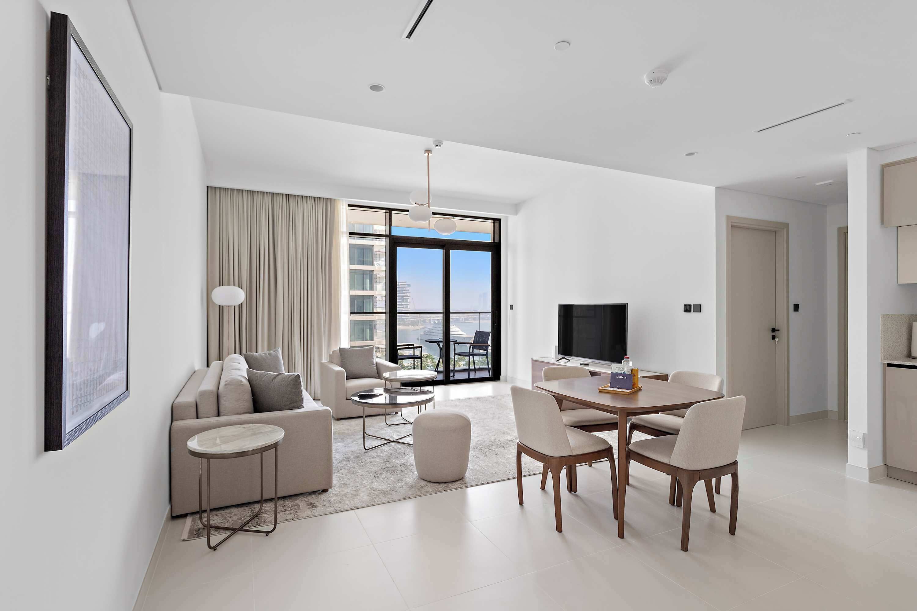 テレビ、書斎 / ワークスペース