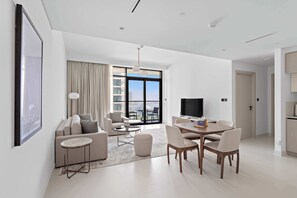 Televisión y oficina 