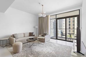 Televisión y oficina 