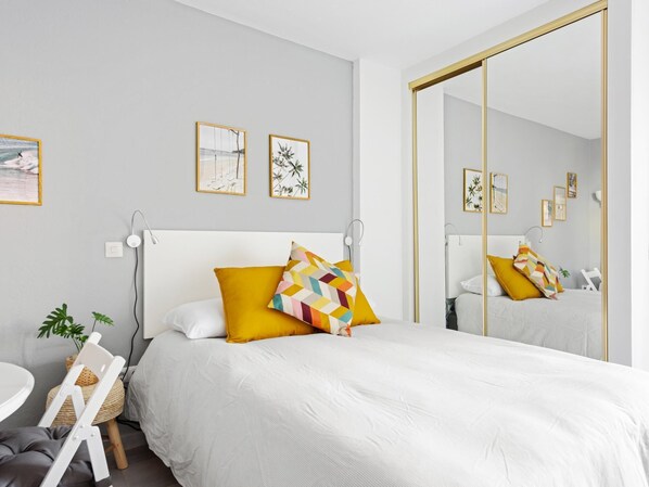 1 bedroom, iron/ironing board, internet, bed sheets