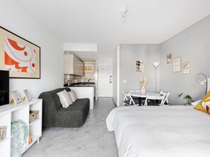 1 bedroom, iron/ironing board, internet, bed sheets
