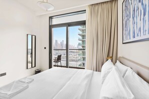 Desk, iron/ironing board, WiFi, bed sheets