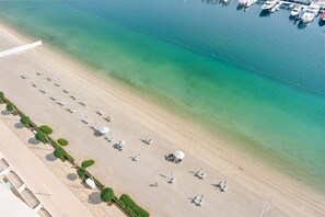 On the beach - Silkhaus Sea & Palm View 1BDR | Marina Vista Bldg (Dubai)