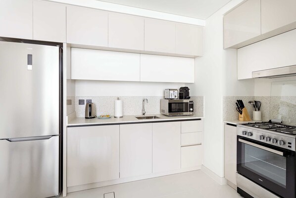 Fridge, microwave, oven, stovetop