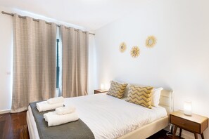 Iron/ironing board, internet, bed sheets