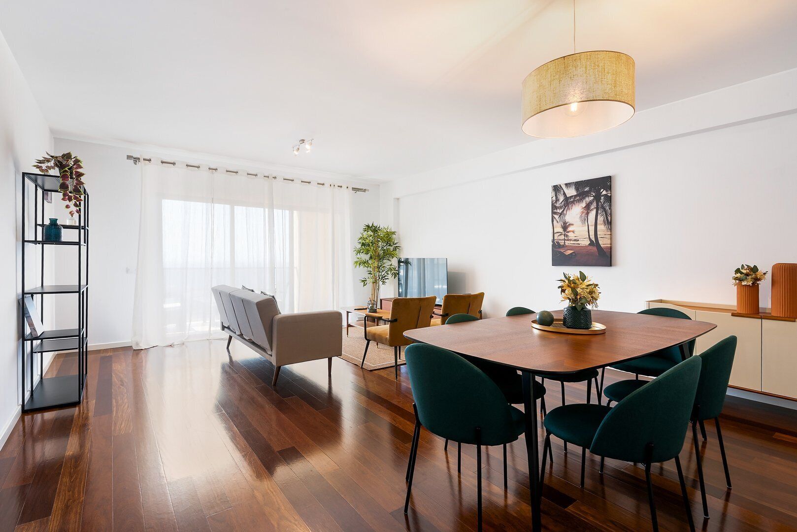 المنشأة من الداخل