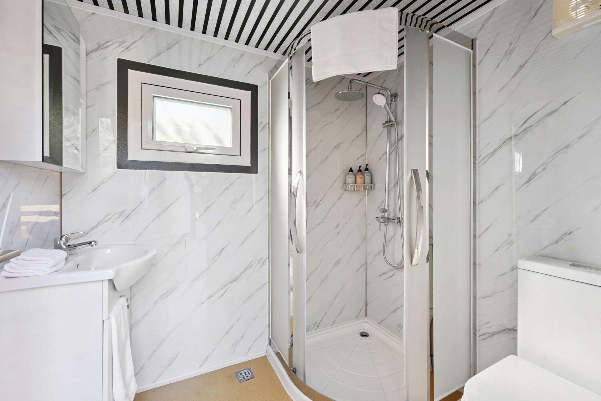 Shower, towels