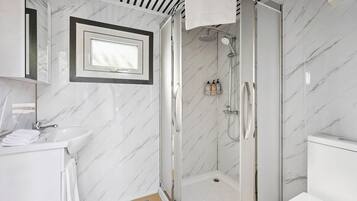 Shower, towels
