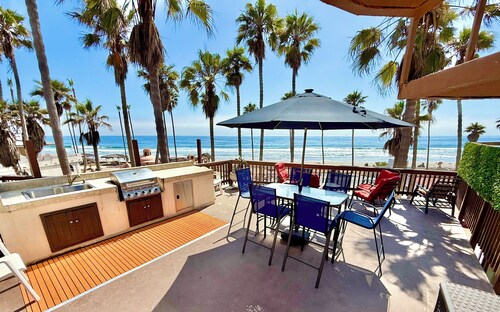 Oceanfront beach house, a tropical oasis in Baja California.