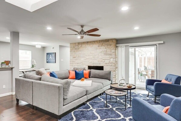 Televisión y oficina 