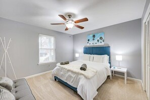 5 bedrooms, desk, iron/ironing board, travel crib