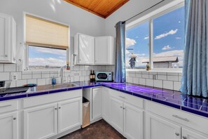 Fridge, stovetop, toaster, cookware/dishes/utensils - Starry Sky + Serene Setting: Rural New Mexico Gem (Ancho)