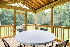 Outdoor dining - Screened Porch: Family-Friendly St Stephen Retreat (St Stephen)