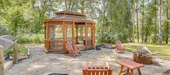 Charming Couples Cabin on 40 Acres in Zanesville