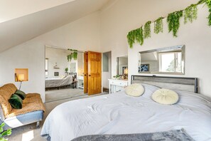3 bedrooms, desk, iron/ironing board, internet