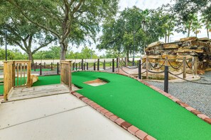 Property grounds - 8 Mi to Disney: Pet-Friendly Apt w/ Resort Perks (Kissimmee)