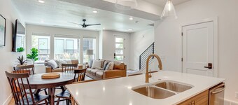 Hike & Ski: Townhome 8 Mi to Dtwn Ogden!