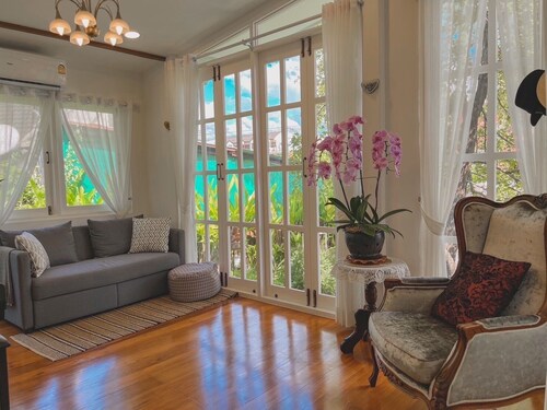 Fabulous 4-bedroom house with AC in Chiangmai