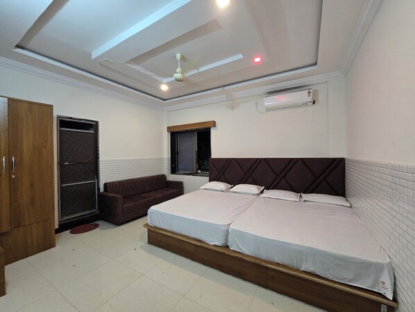 Family Double Room | Bathroom | Towels - Hotel Kesri Nandan  (Bhadesar)