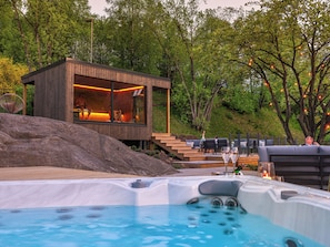 Sauna, hot tub