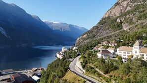 View from room - Slottet Apartments (Ullensvang)