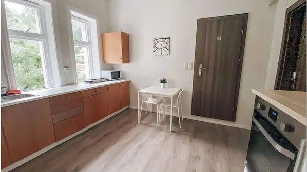 Economy-huoneisto | Yksityinen keittiö | Minijääkaappi, mikroaaltouuni, uuni, liesi