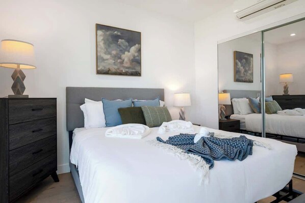 Iron/ironing board, WiFi, bed sheets