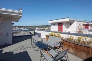 Terrace/patio - 7BR Chic Retreat • Twin TownHomes w/ Rooftops (Seattle)
